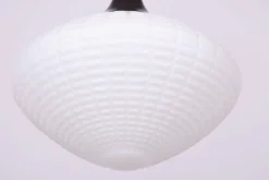 Tschechischer Mid-Century Kronleuchter aus verchromtem Stahl & Opalglas, 1960er