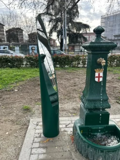 Unghia Bodenspiegel mit Nagel- oder Lippenstift in Grün, Milan