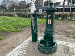 Unghia Bodenspiegel mit Nagel- oder Lippenstift in Grün, Milan