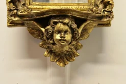 Vergoldeter Wandspiegel im Rokoko-Stil mit Putti und Regalhalterung, 1970