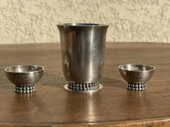 Versilberter Metallbecher von Jean Despréss