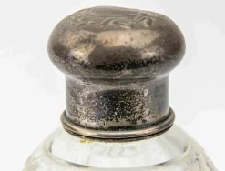Vintage Jugendstil Liberty Parfümflasche aus Glas und Silberkappe, 1910er