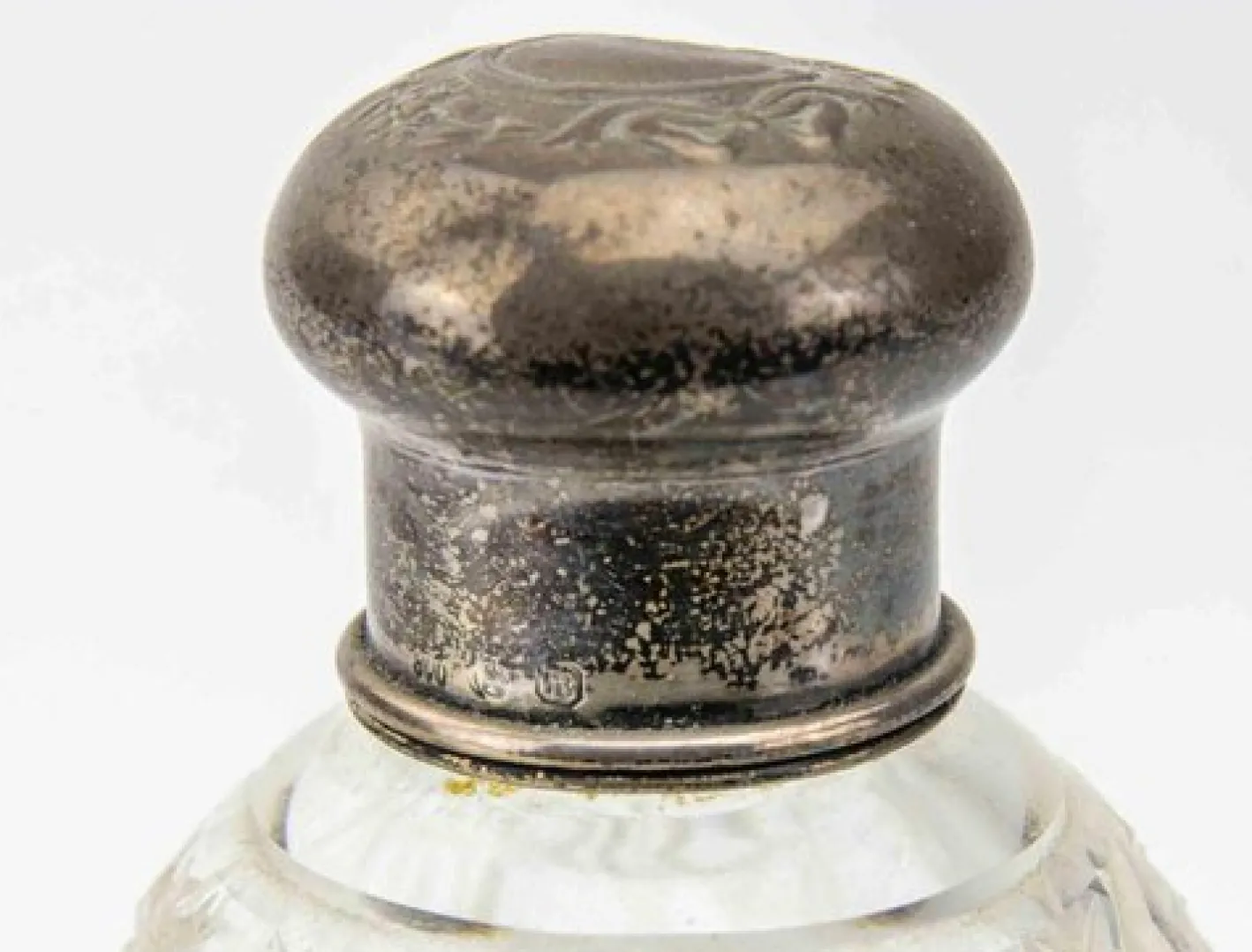 Vintage Jugendstil Liberty Parfümflasche aus Glas und Silberkappe, 1910er