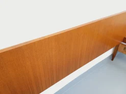Vintage Teak Doppelbett im skandinavischen Stil mit abgehängten Nachttischen & integrierten Lampen, 1960er