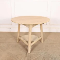 Waliser Cricket Tisch aus Kiefernholz