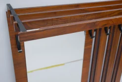 Wandgarderobe aus verspiegeltem Nussholz mit schwarzen Haken, 1960er