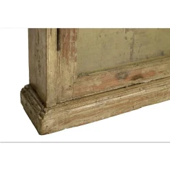 Wandvitrine aus verwittertem Holz