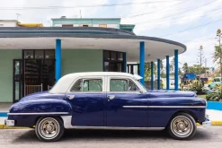 Westend61, geparkten blauen Oldtimer, Havanna, Kuba, Fotografie
