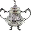 Zuckerdose aus geprägtem Silber mit Blumenmotiven, Akanthusblättern und klauenförmigen Füßen